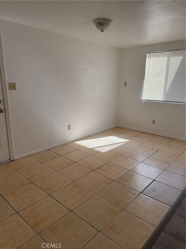 3 bed, 855 sqft, $1,750 — Photo 4