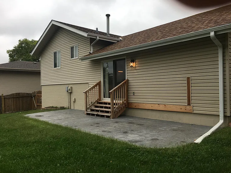 13537 Valley St — Photo 2