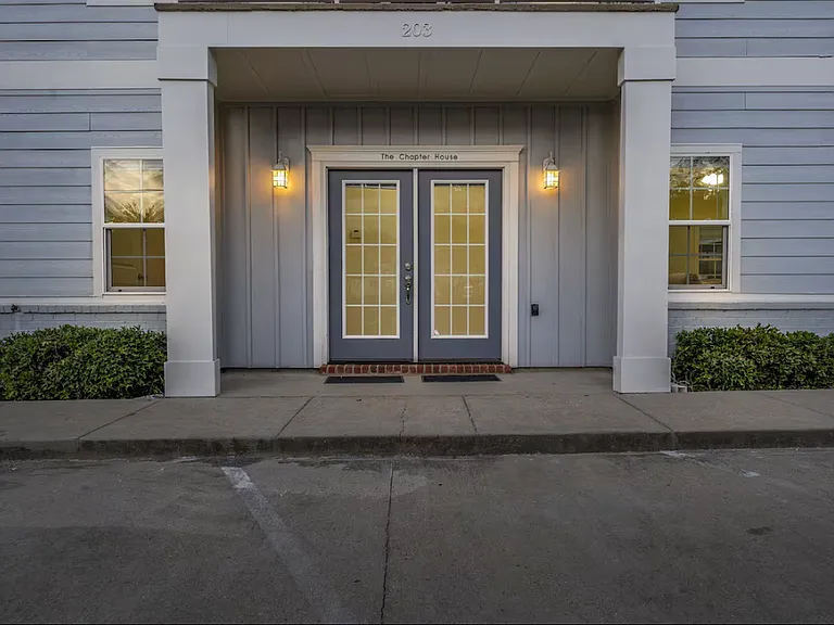 203 Worley St — Photo 3