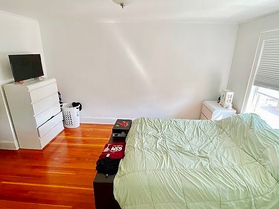 5th image of 21-39 28th St #F2