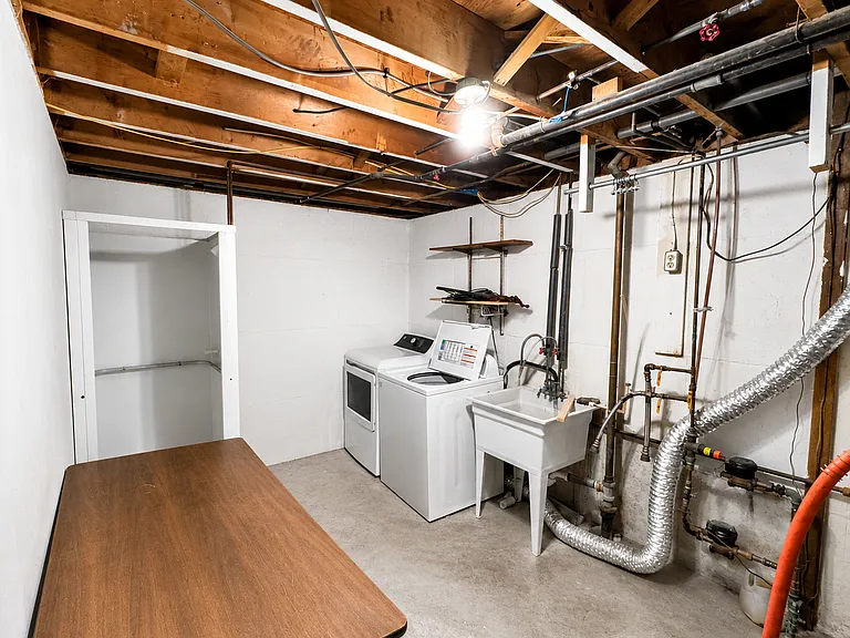 614 Irving Ave #1 — Photo 17