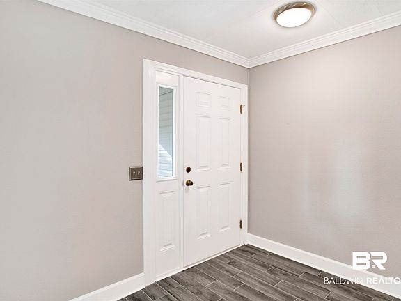 5th image of 10182 Pineview Dr