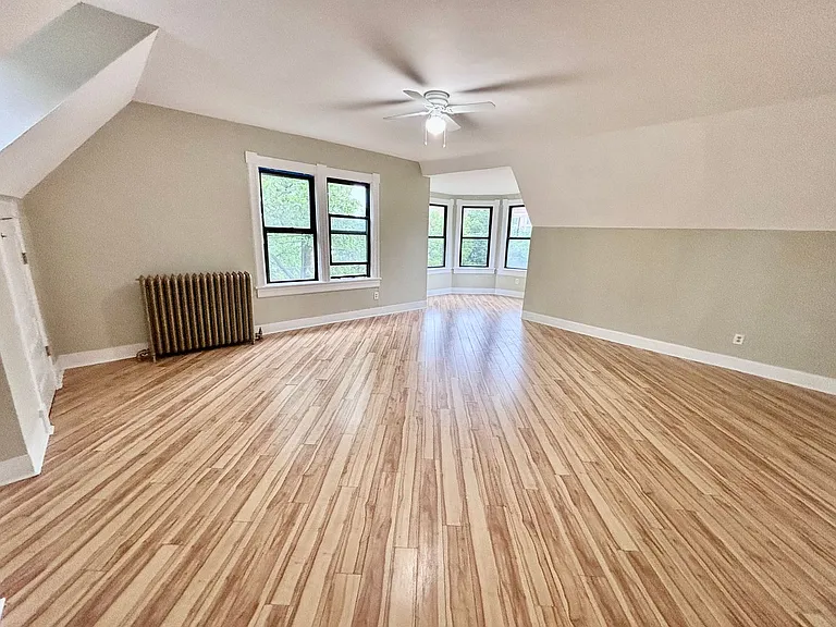302 Chestnut Ave — Photo 1