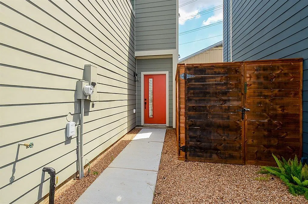 2 bed, 2.0 bath, 1007 sqft, $1,900 — Photo 4