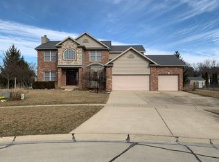 1702 N Brook Ct, Mahomet, IL