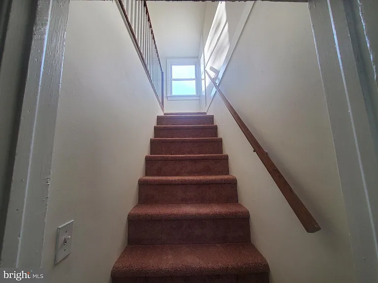 73 Upland Ave — Photo 25