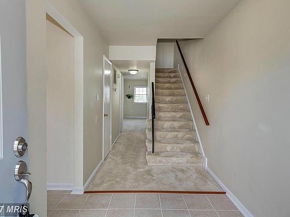 3rd image of 3540 Castle Hill Dr