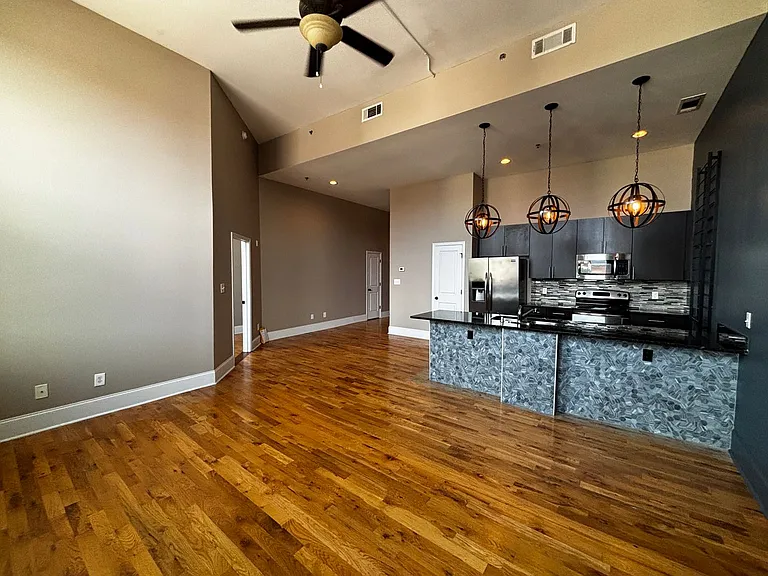 936 Broad St #306 — Photo 6