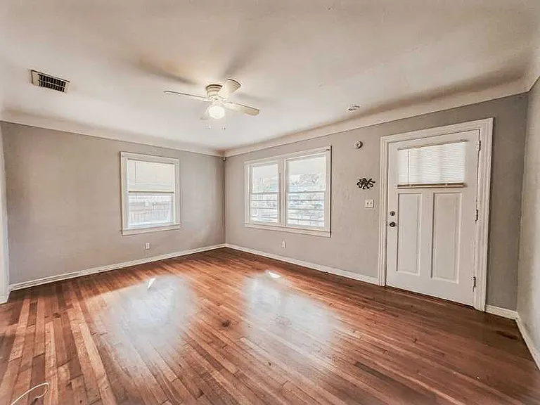 3241 Yale St N — Photo 2