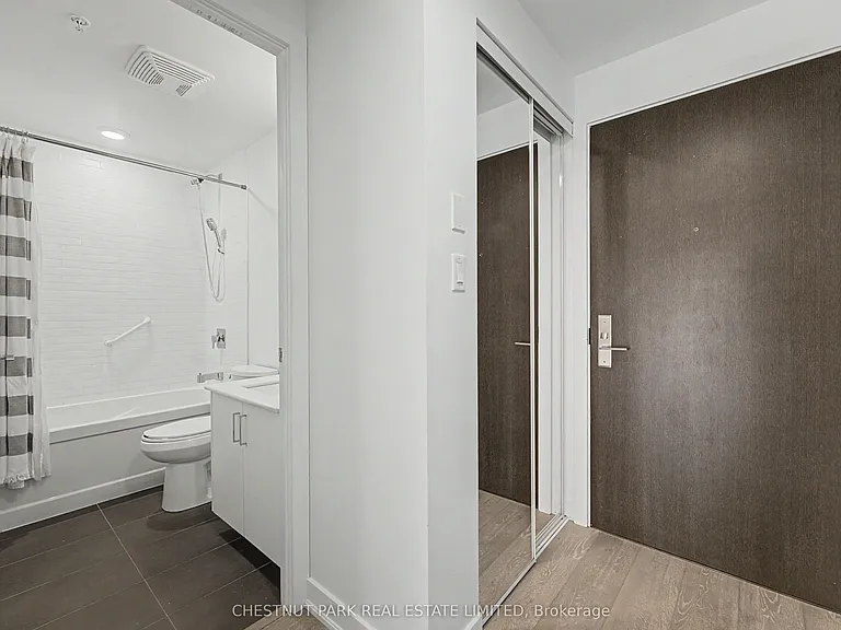 1960 Queen St E #LPH3 — Photo 3
