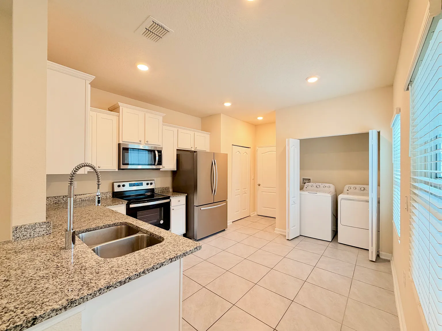3 bed, 2.5 bath, 1502 sqft, $1,995 — Photo 4
