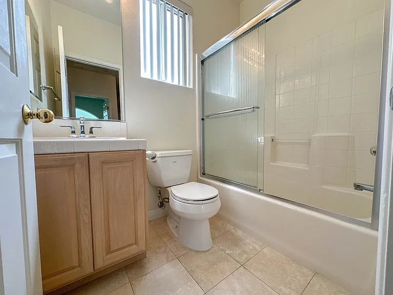 427 W Doran St #106 — Photo 16