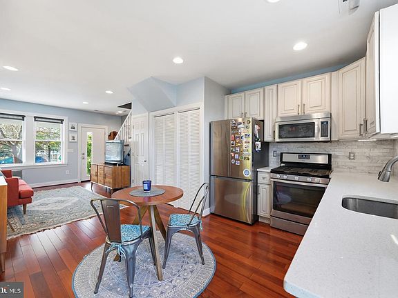 4th image of 619 18th St NE