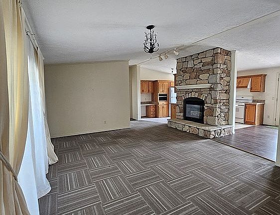 Living Room w/Gas Fireplace