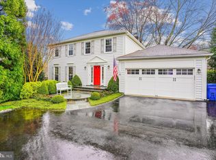 1019 Riva Ridge Dr, Great Falls, VA 22066