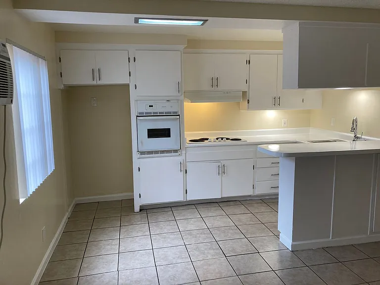52nd Street Apartments — Photo 22