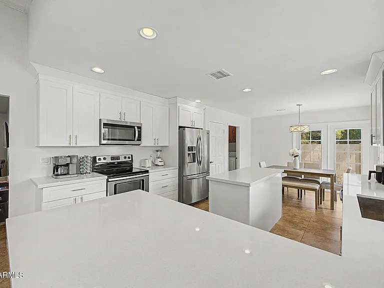 2445 S Catarina — Photo 13