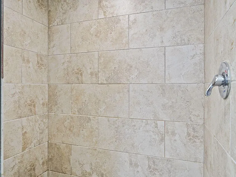 13760 Blackburn Ave — Photo 22