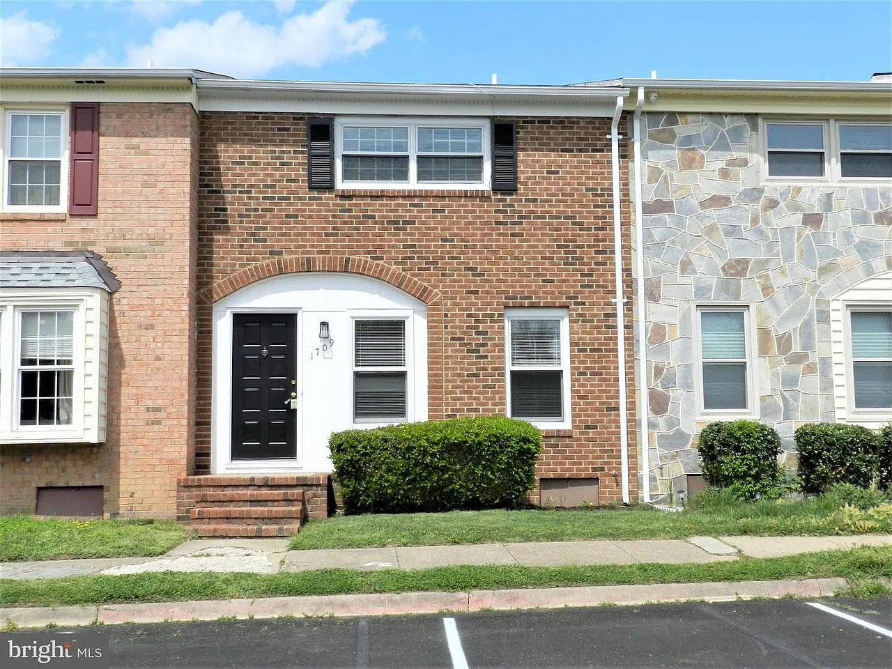 1709 Meadow Dr photo 1