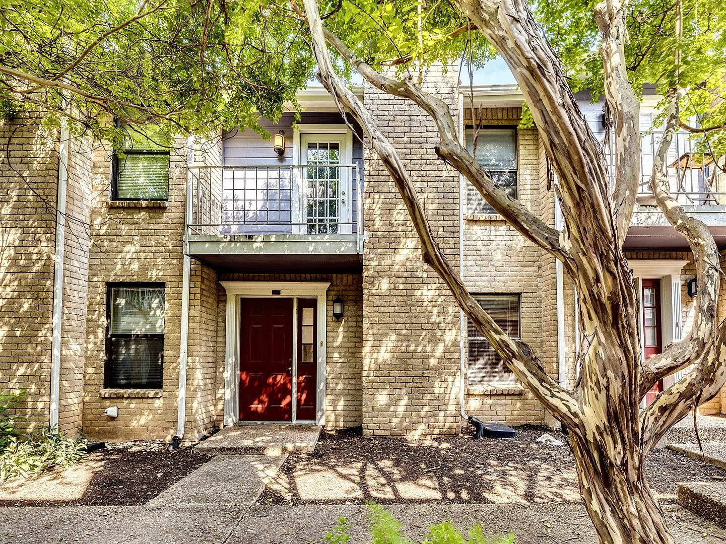 Spacious 2 Bed, 2 Bath Rental at Austin TX with Fireplace & Carport — Photo 1