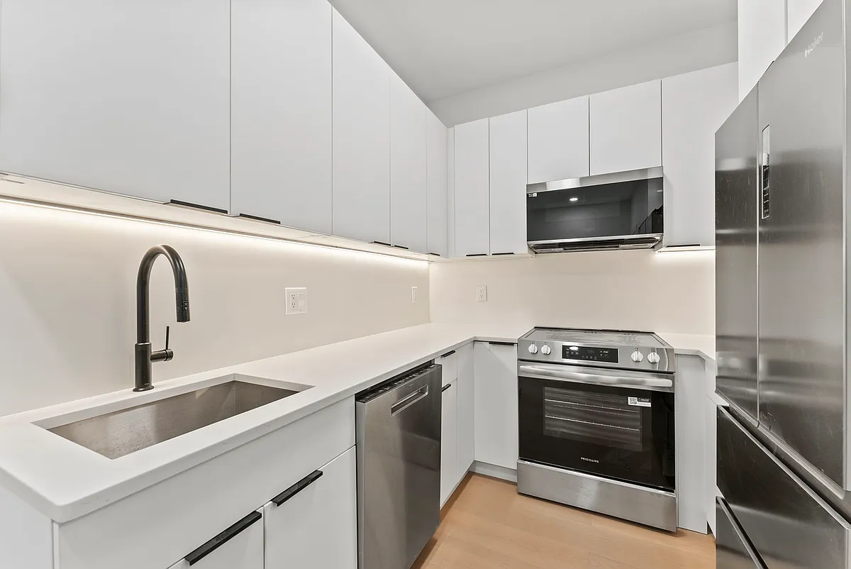 Building Photo - 291 7th Ave #4