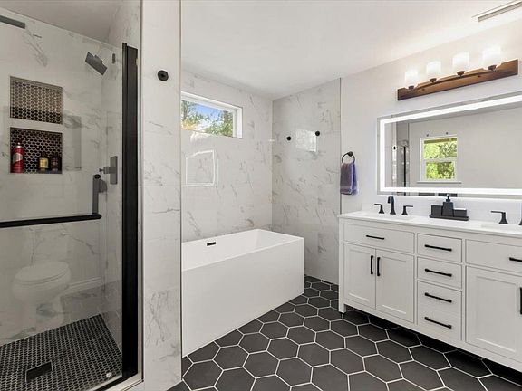 2nd image of 17827 Fisher Pl