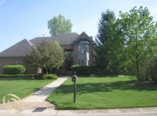 8910 Clubwood Dr, Commerce Township, MI
