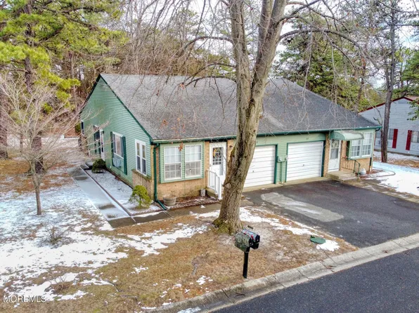 9 Pembroke Lane #A, Whiting, NJ 08759