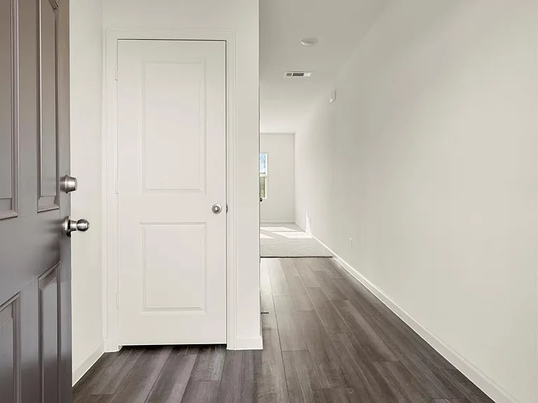 688 Amesbury — Photo 5