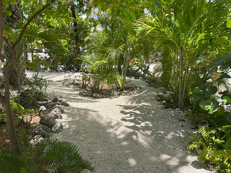 1050 Gulf Dr — Photo 5