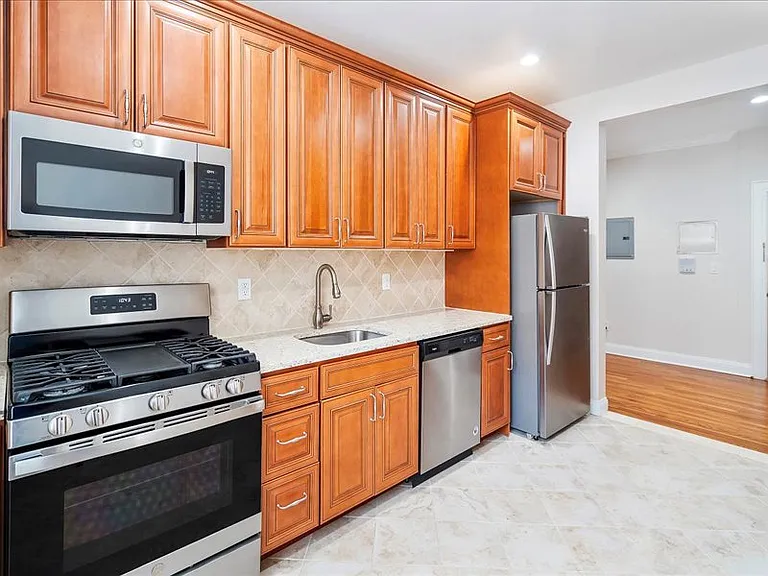 145 Summit Avenue Apartments — Photo 12