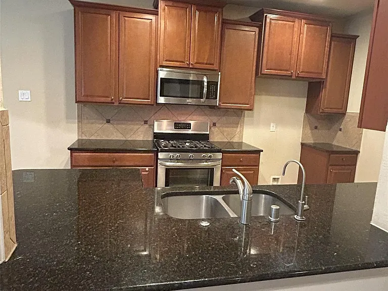 4423 Fenetre Forest St — Photo 16