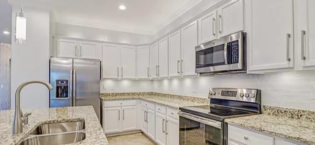 3 bed, 2.0 bath, 1517 sqft, $2,749 — Photo 3