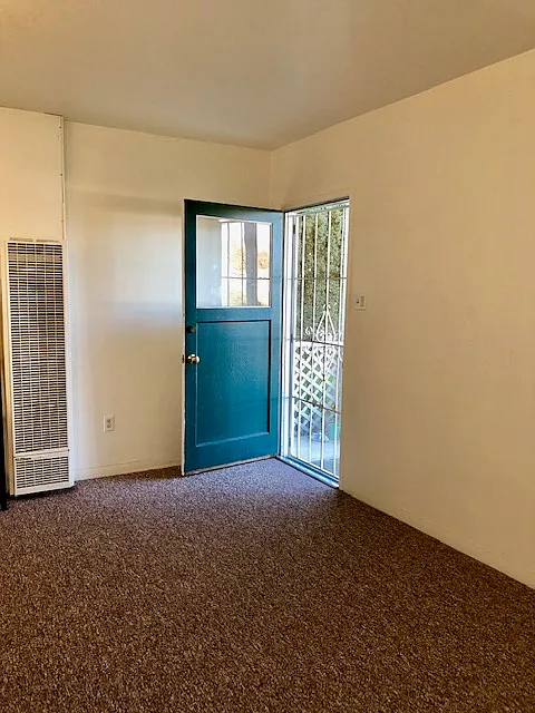 3 bed, 900 sqft, $2,850 — Photo 4