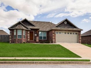 958 Piper St, Cave Springs, AR 72718