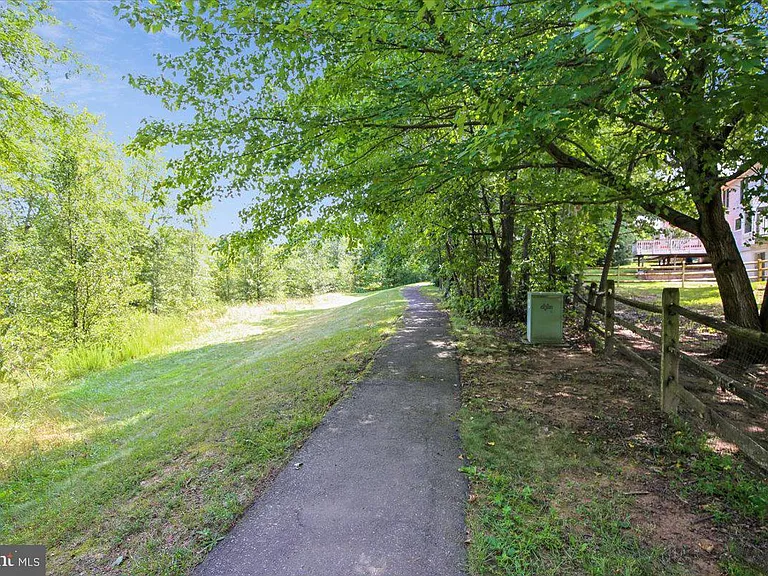 5913 Spruce Run Ct — Photo 45