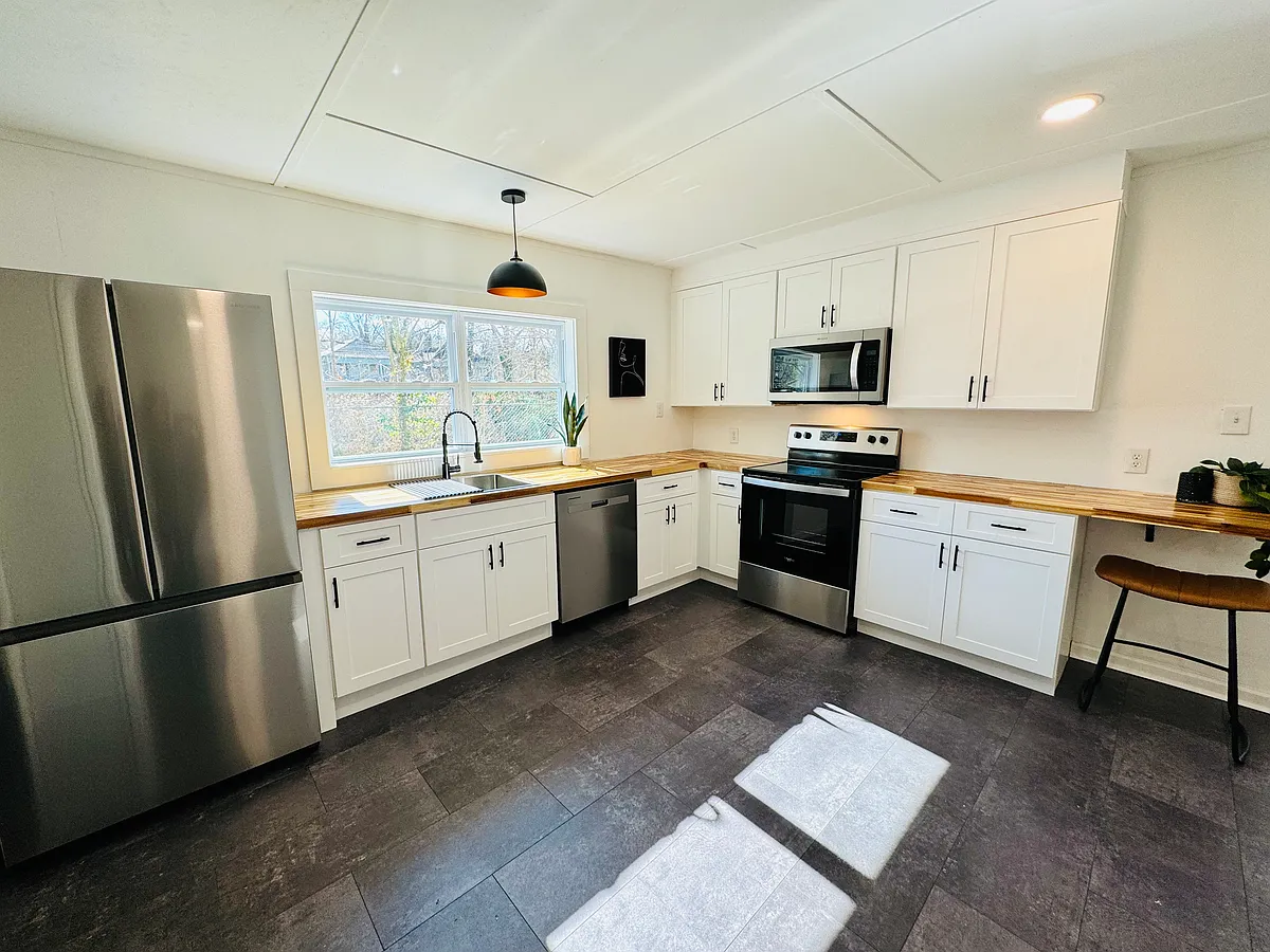 Building Photo - 818 Maple Ave SW #2