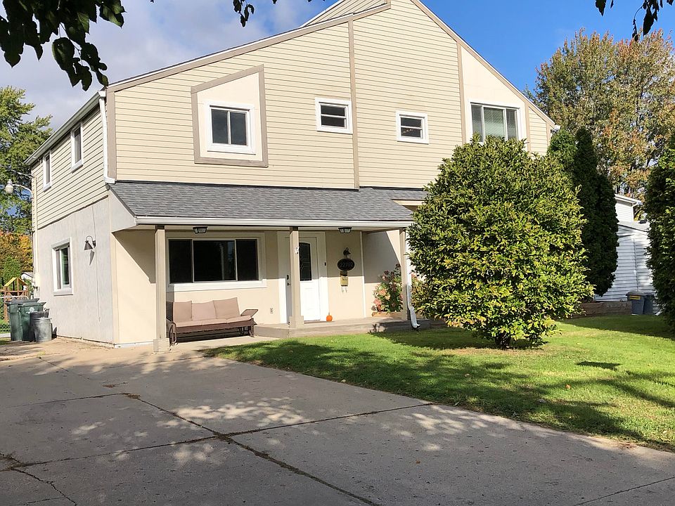 1st image of 22702 Hoffman St