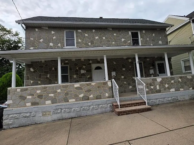 8 Clinton St — Photo 1