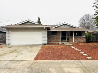 17884 Riverside Dr, Sonoma, CA 95476