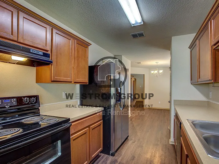 10721 Deauville Dr — Photo 16