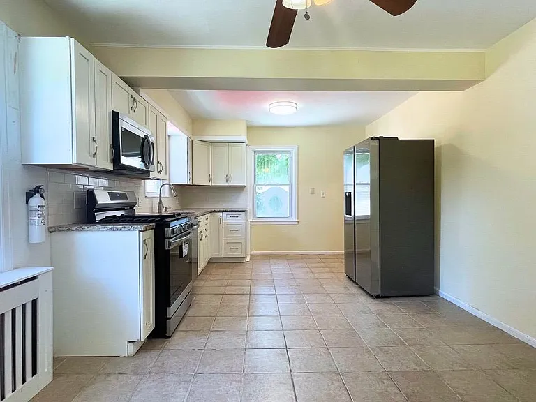 408 Ryders Ln — Photo 7