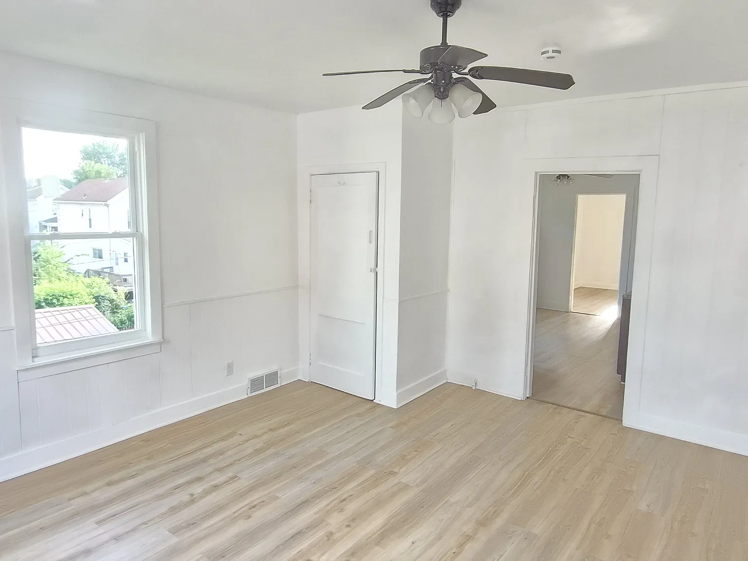 2 bed, 1700 sqft, $1,200 — Photo 2