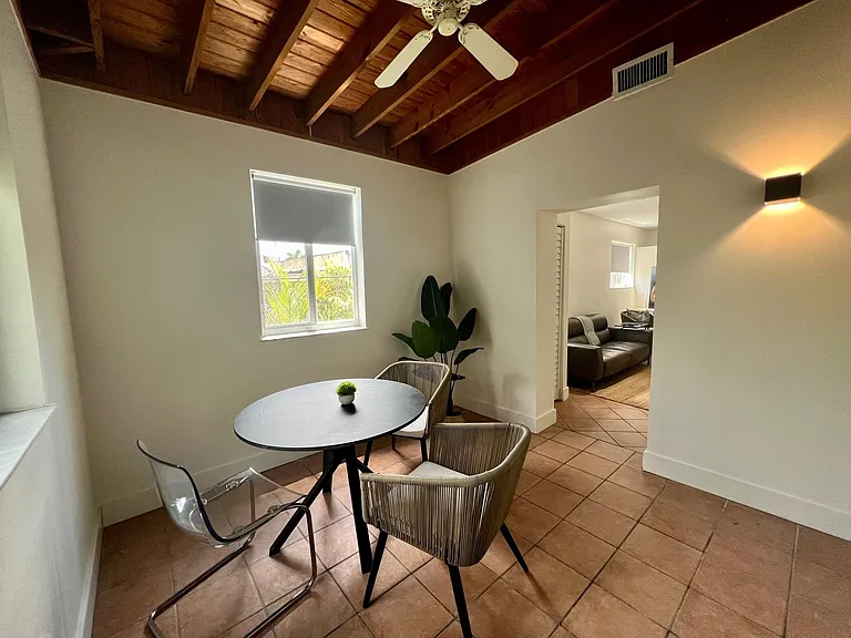 2356 SW 18th St #2 — Photo 4