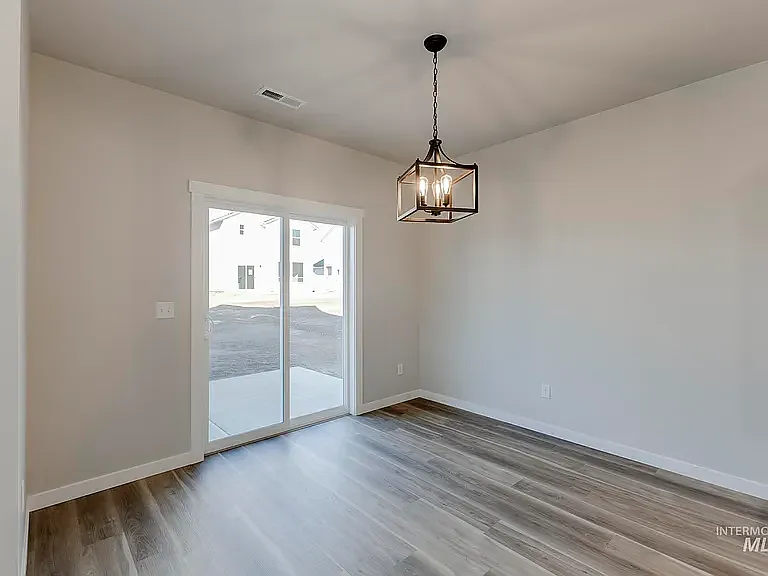 3 bed, 1471 sqft, $2,400 — Photo 3