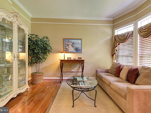 3rd image of 507 Autumn Wind Way