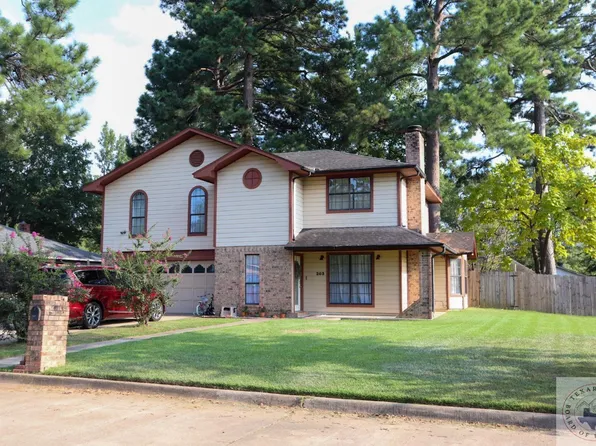 203 Larkspur Ln, Wake Village, TX 75501