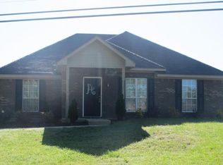 1830 Elvis Presley Dr, Tupelo, MS 38804