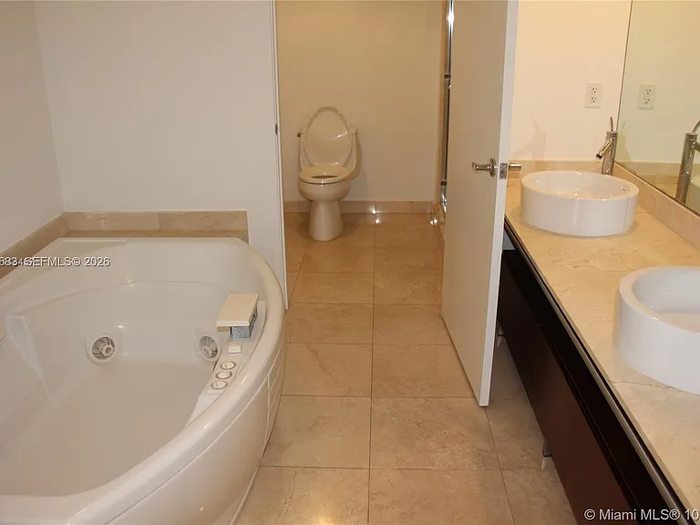 16275 Collins Ave — Photo 14