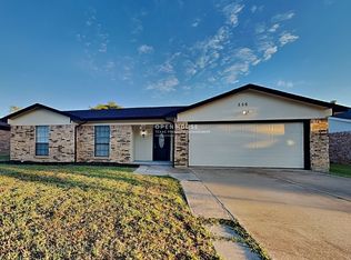 556 Greenway Dr, Saginaw, TX 76179